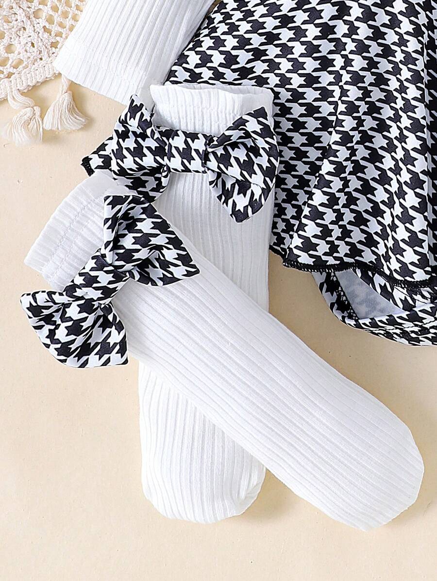 Baby Ribbed Patchwork Long Sleeve Romper for Spring and Autumn Daily Wear