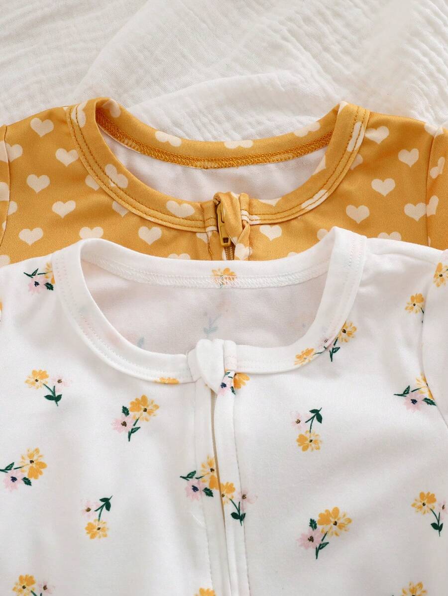 2pcs Baby Girl Heart and Ditsy Floral Jumpsuit Set - Sweet Long Sleeve Outfit