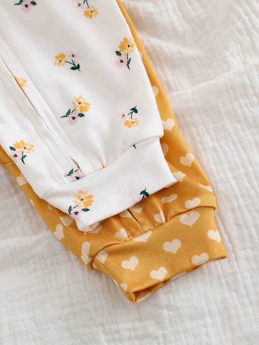 2pcs Baby Girl Heart and Ditsy Floral Jumpsuit Set - Sweet Long Sleeve Outfit