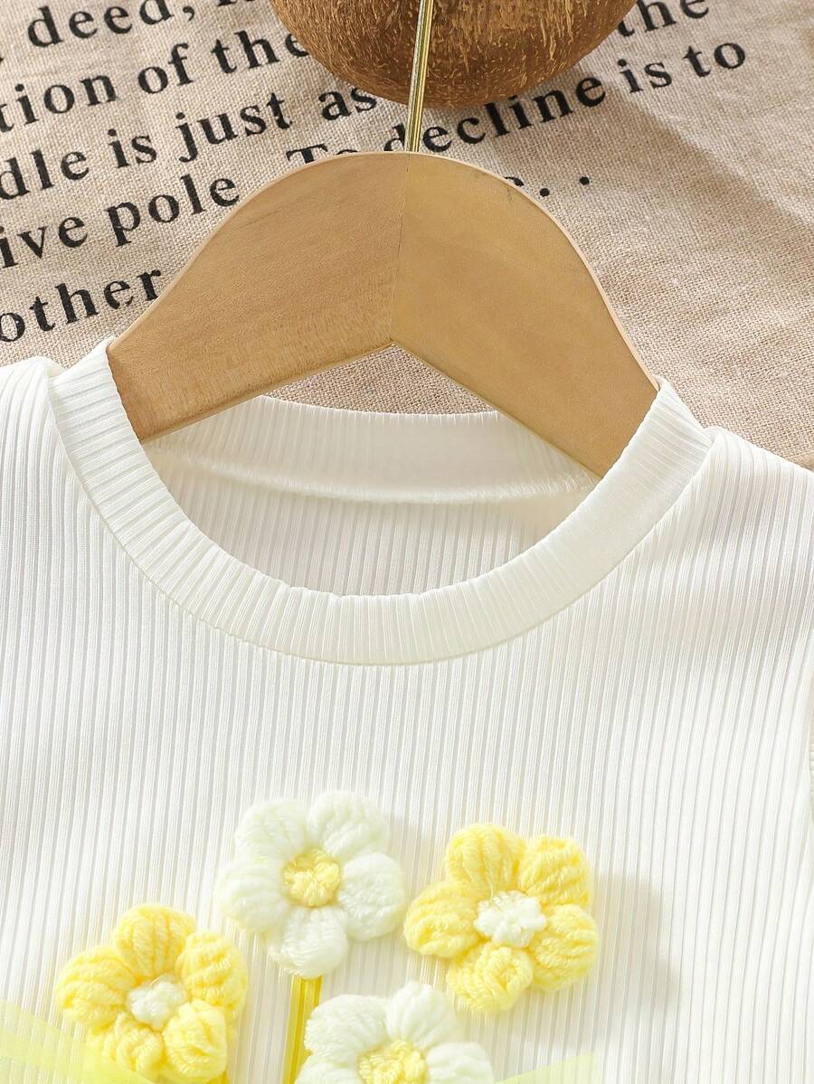 Young Girls 3D Flower Decor Tank Top and Yellow Floral Hem Shorts 2 Piece Summer Set