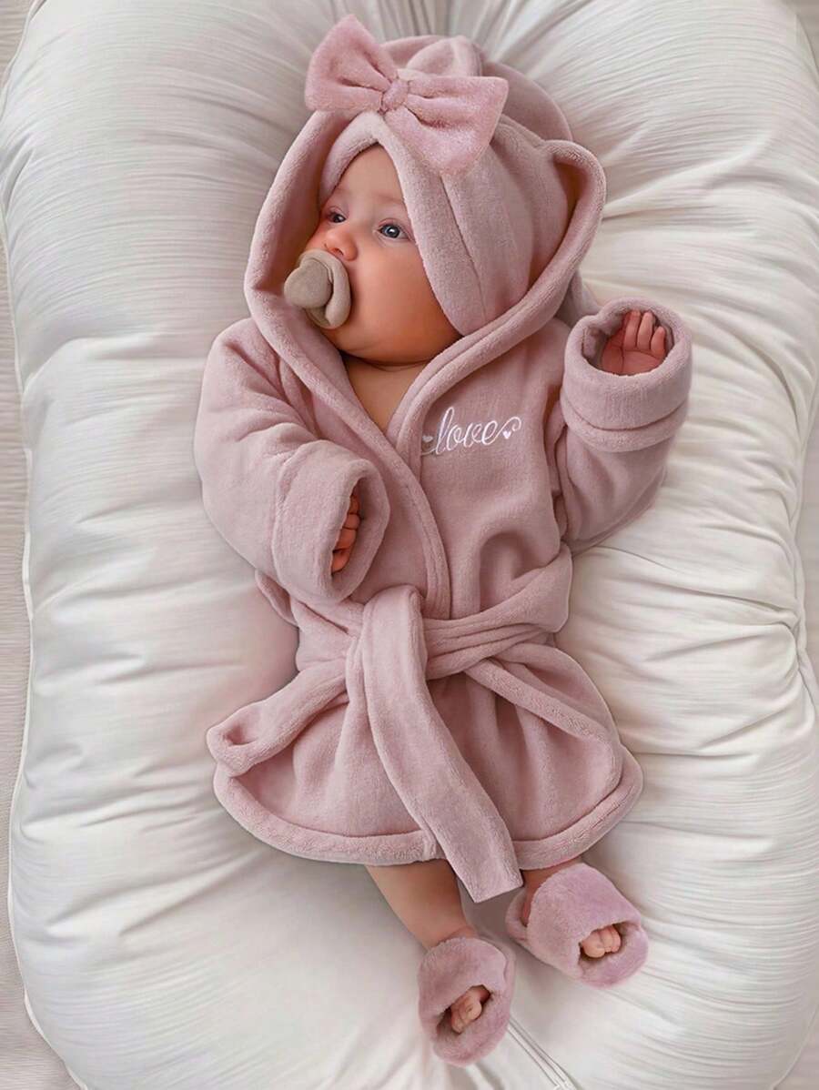 Infant Photoshoot Outfits with Love Embroidery - Lovely Bathrobe Prop Set for Newborns