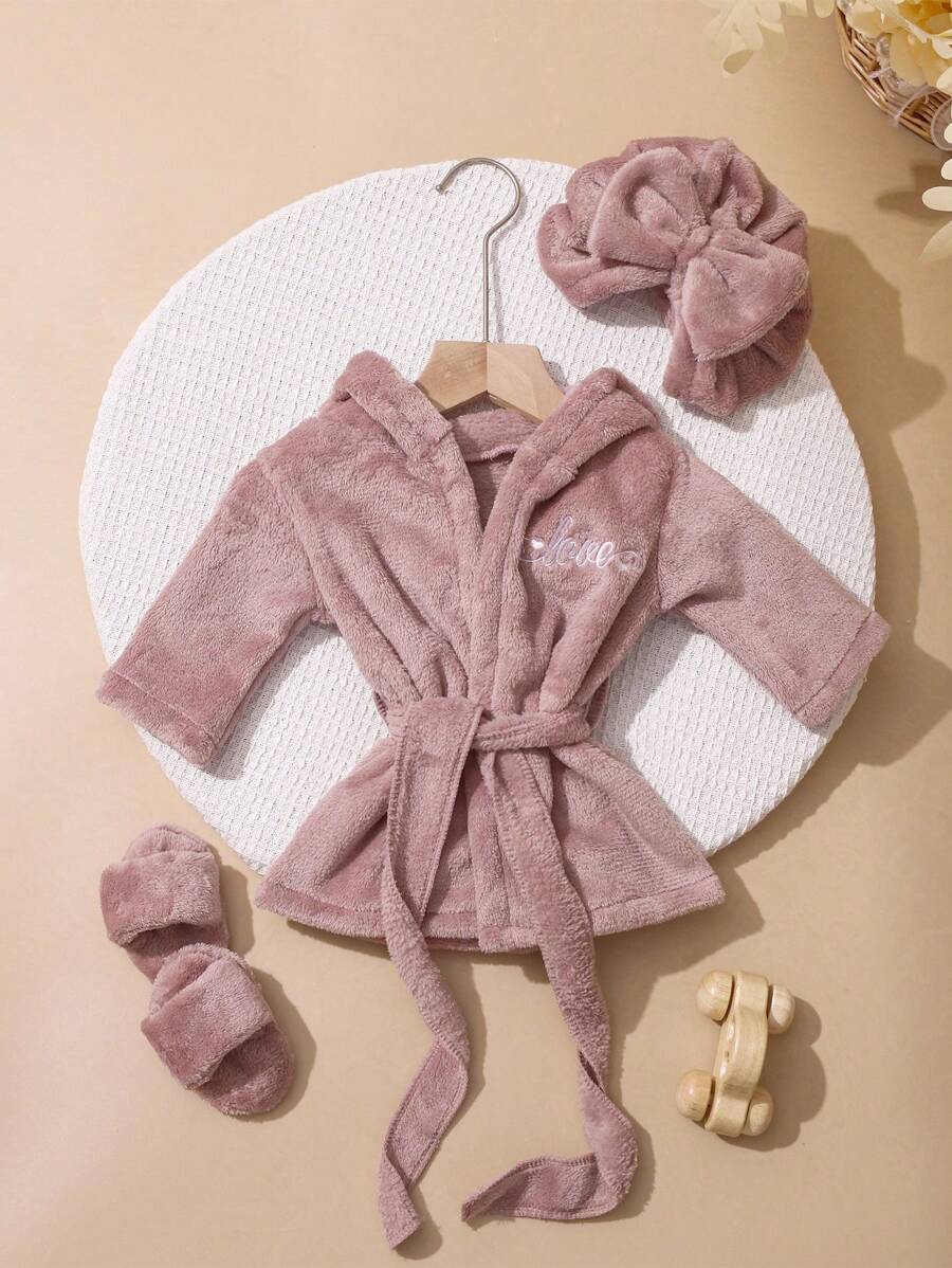 Infant Photoshoot Outfits with Love Embroidery - Lovely Bathrobe Prop Set for Newborns