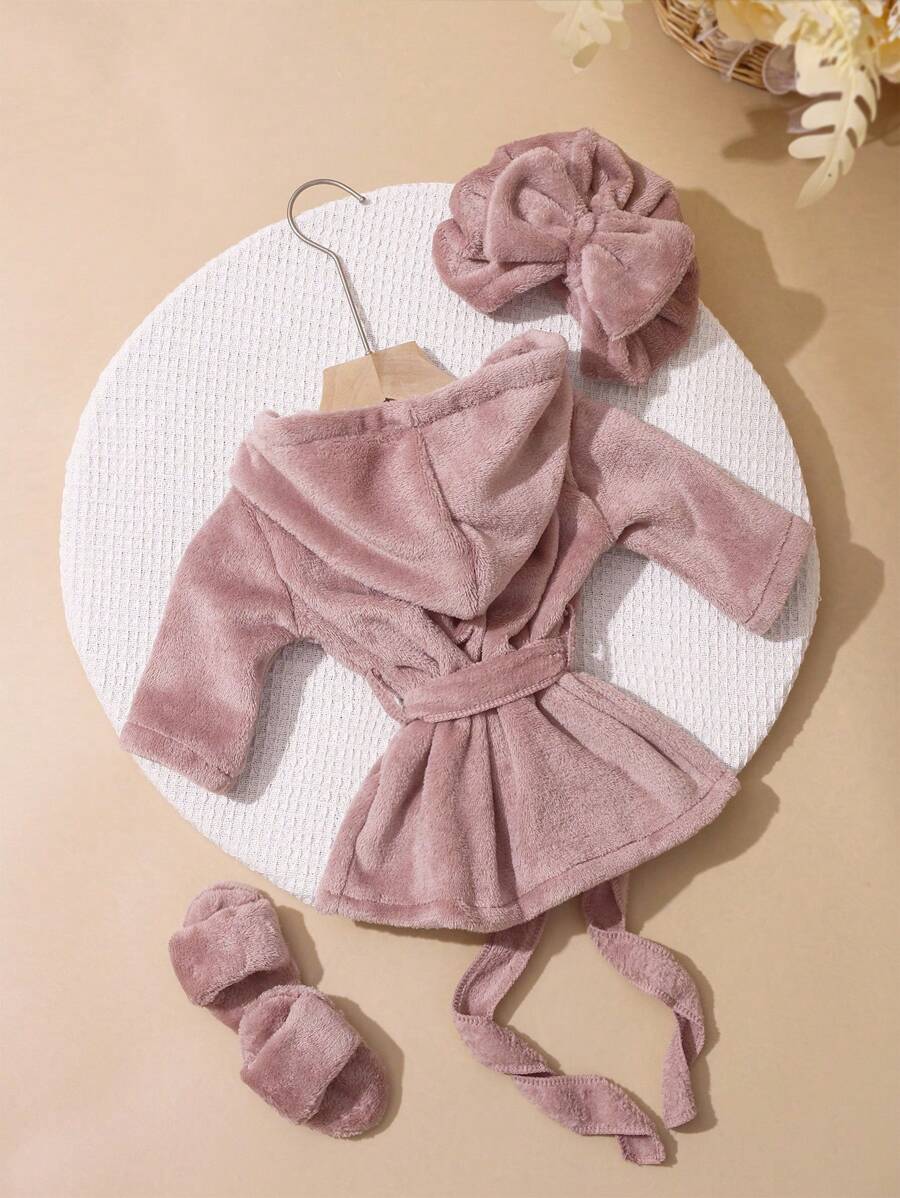 Infant Photoshoot Outfits with Love Embroidery - Lovely Bathrobe Prop Set for Newborns