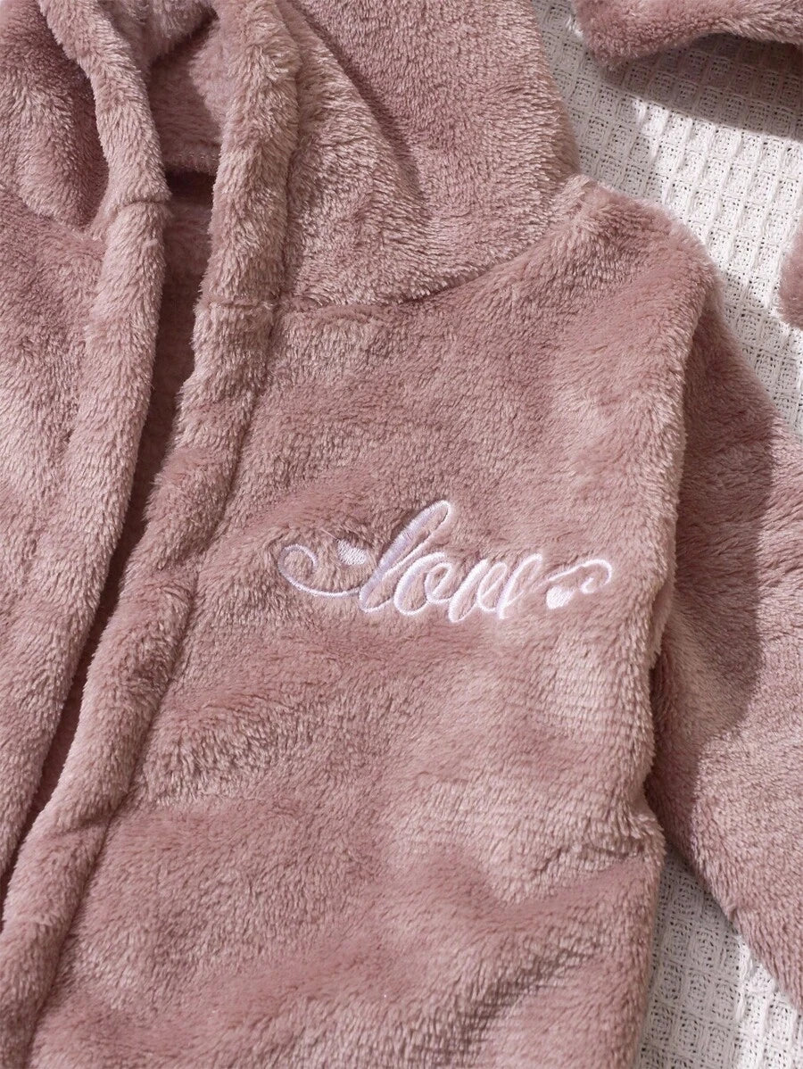 Infant Photoshoot Outfits with Love Embroidery - Lovely Bathrobe Prop Set for Newborns