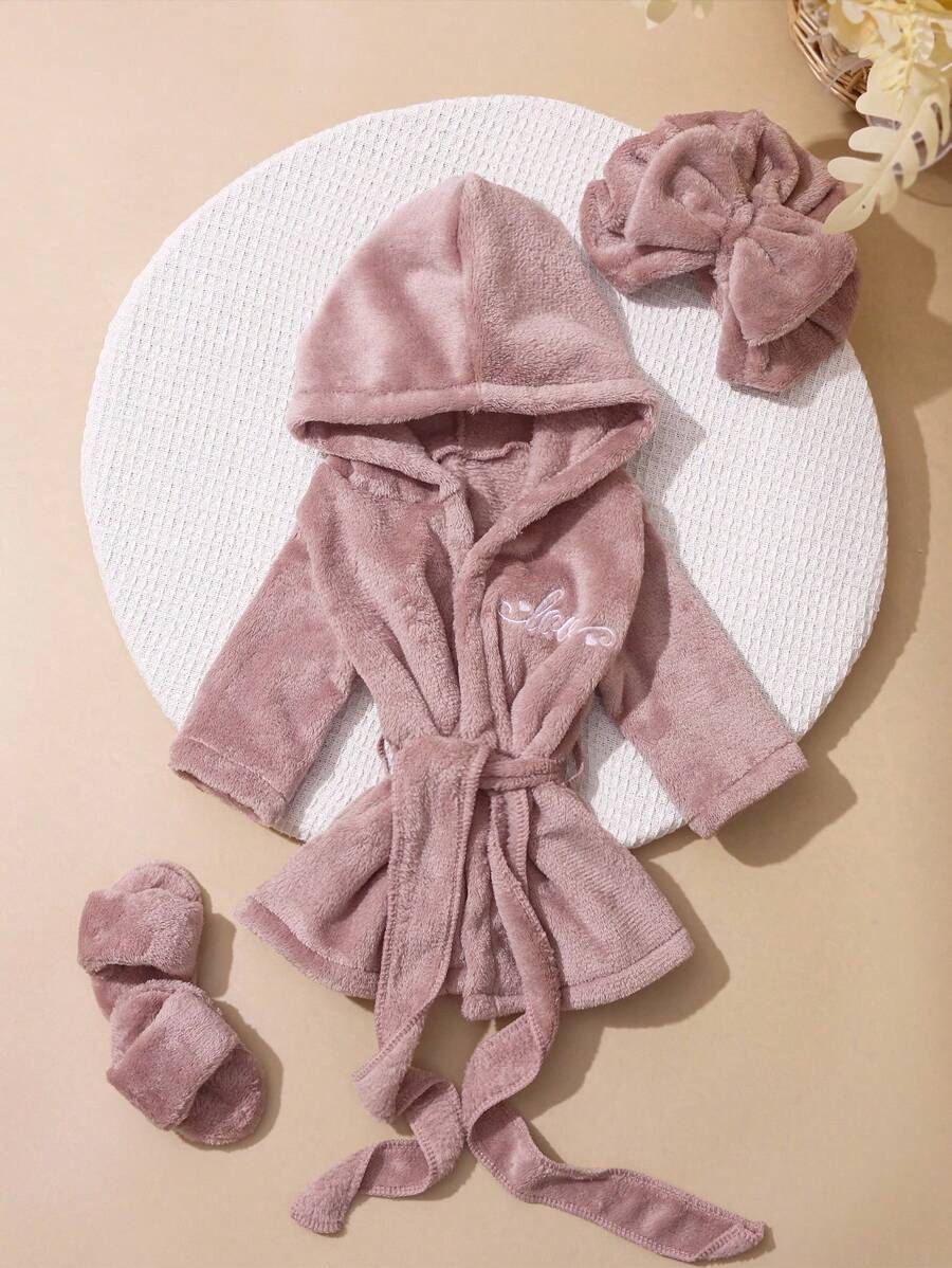 Infant Photoshoot Outfits with Love Embroidery - Lovely Bathrobe Prop Set for Newborns