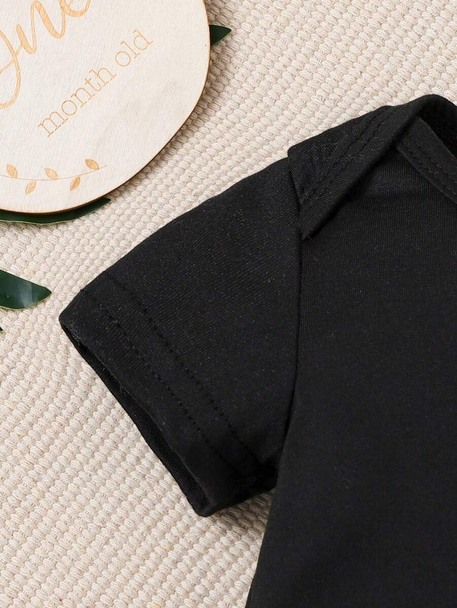 Newborn Letter Print Short Sleeve Romper - Adorable Casual One-Piece Outfit