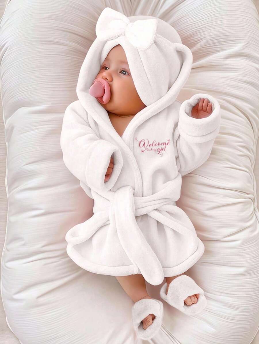 Infant Photoshoot Outfits with Love Embroidery - Lovely Bathrobe Prop Set for Newborns