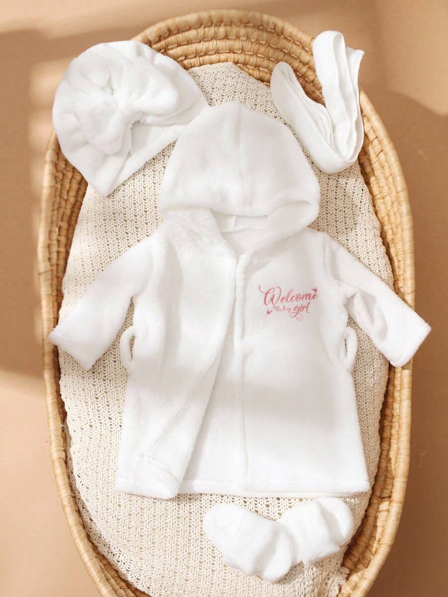 Infant Photoshoot Outfits with Love Embroidery - Lovely Bathrobe Prop Set for Newborns