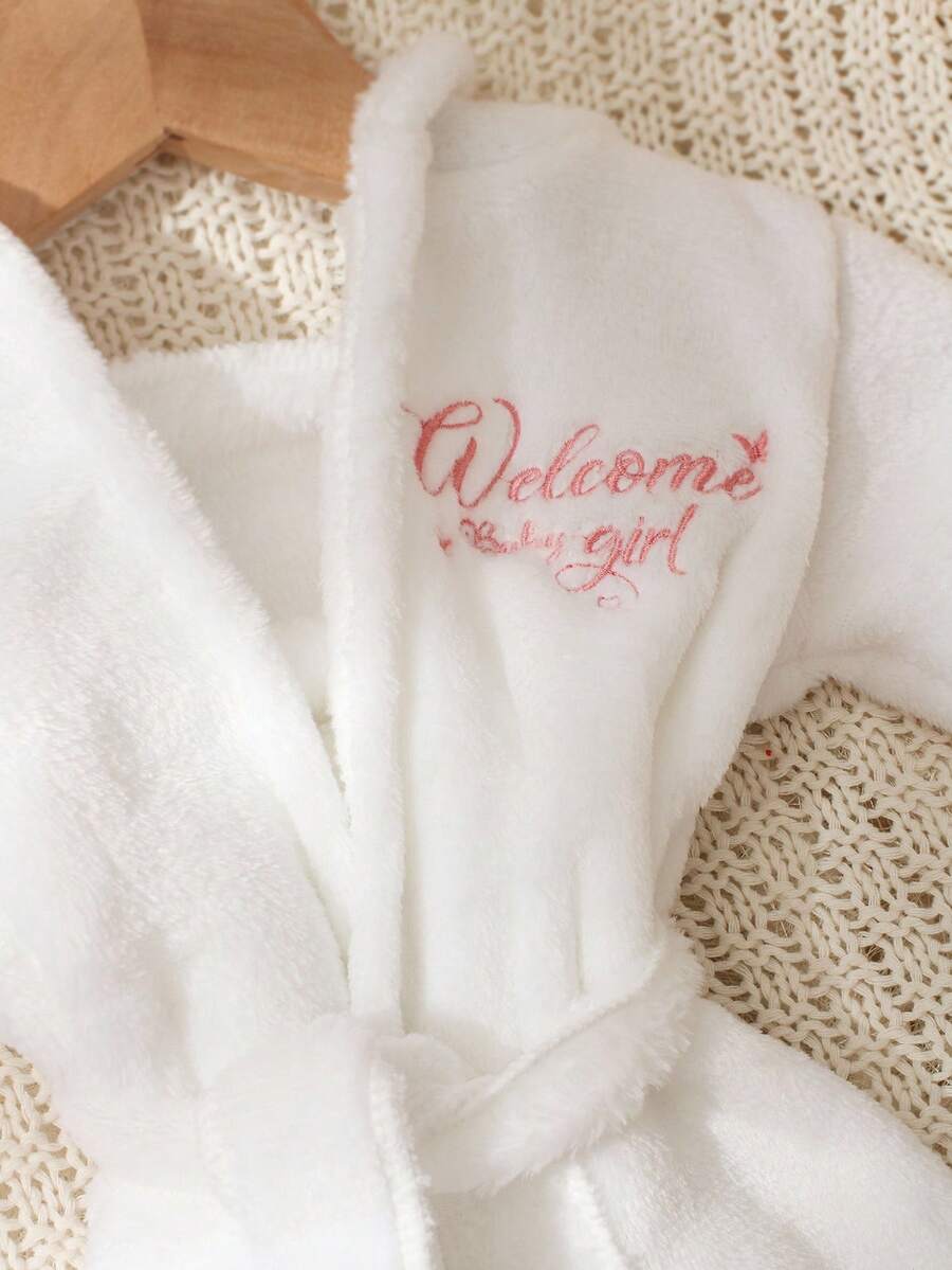 Infant Photoshoot Outfits with Love Embroidery - Lovely Bathrobe Prop Set for Newborns