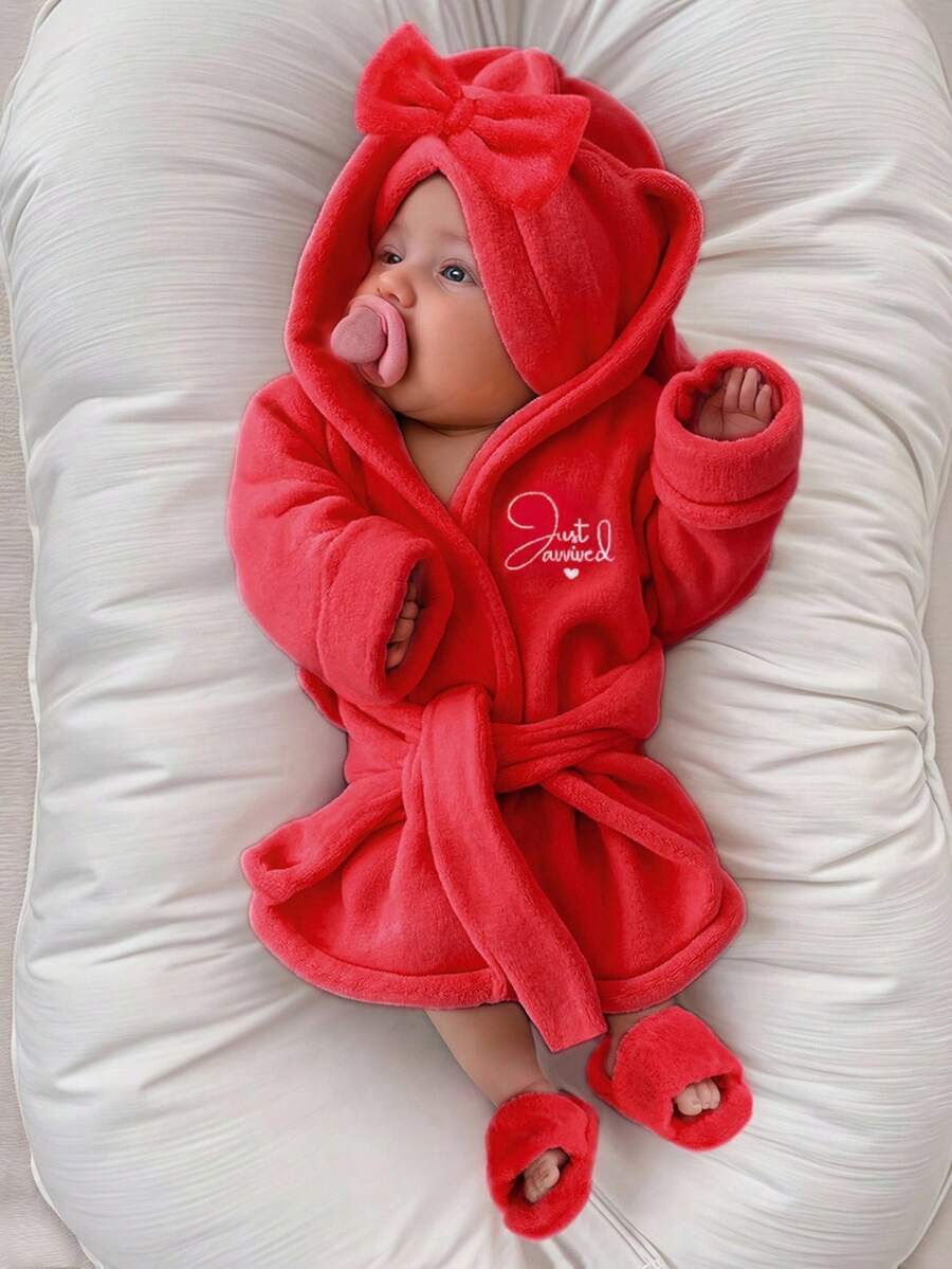 Infant Photoshoot Outfits with Love Embroidery - Lovely Bathrobe Prop Set for Newborns