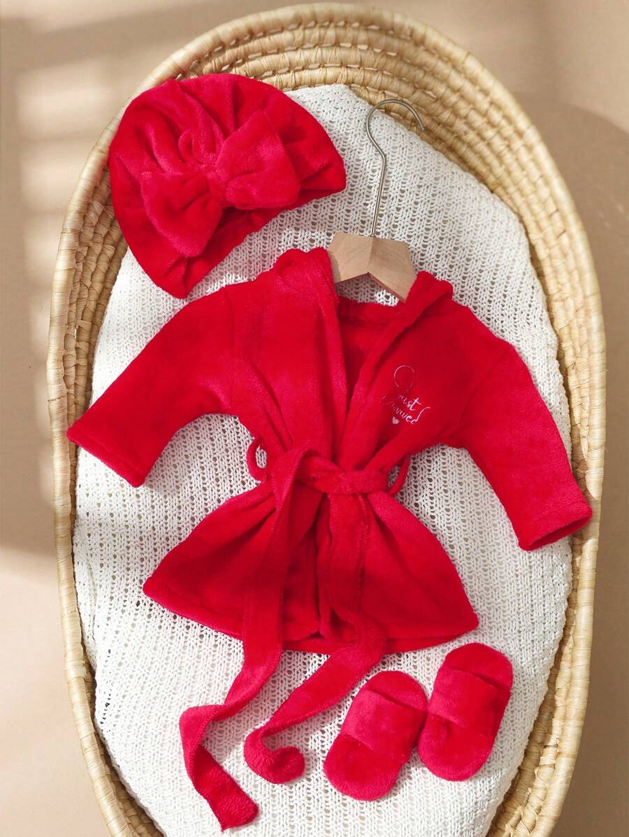 Infant Photoshoot Outfits with Love Embroidery - Lovely Bathrobe Prop Set for Newborns