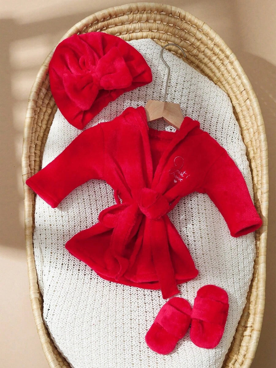 Infant Photoshoot Outfits with Love Embroidery - Lovely Bathrobe Prop Set for Newborns