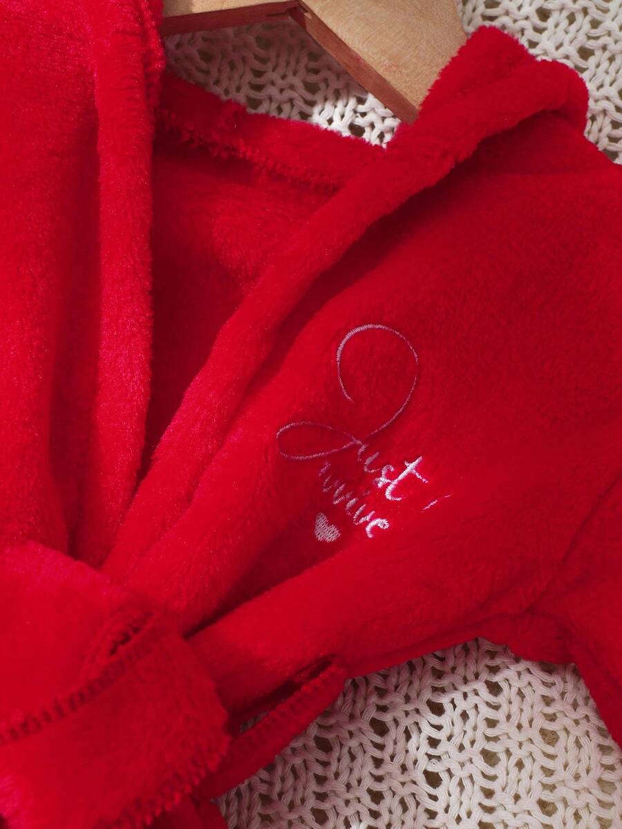 Infant Photoshoot Outfits with Love Embroidery - Lovely Bathrobe Prop Set for Newborns