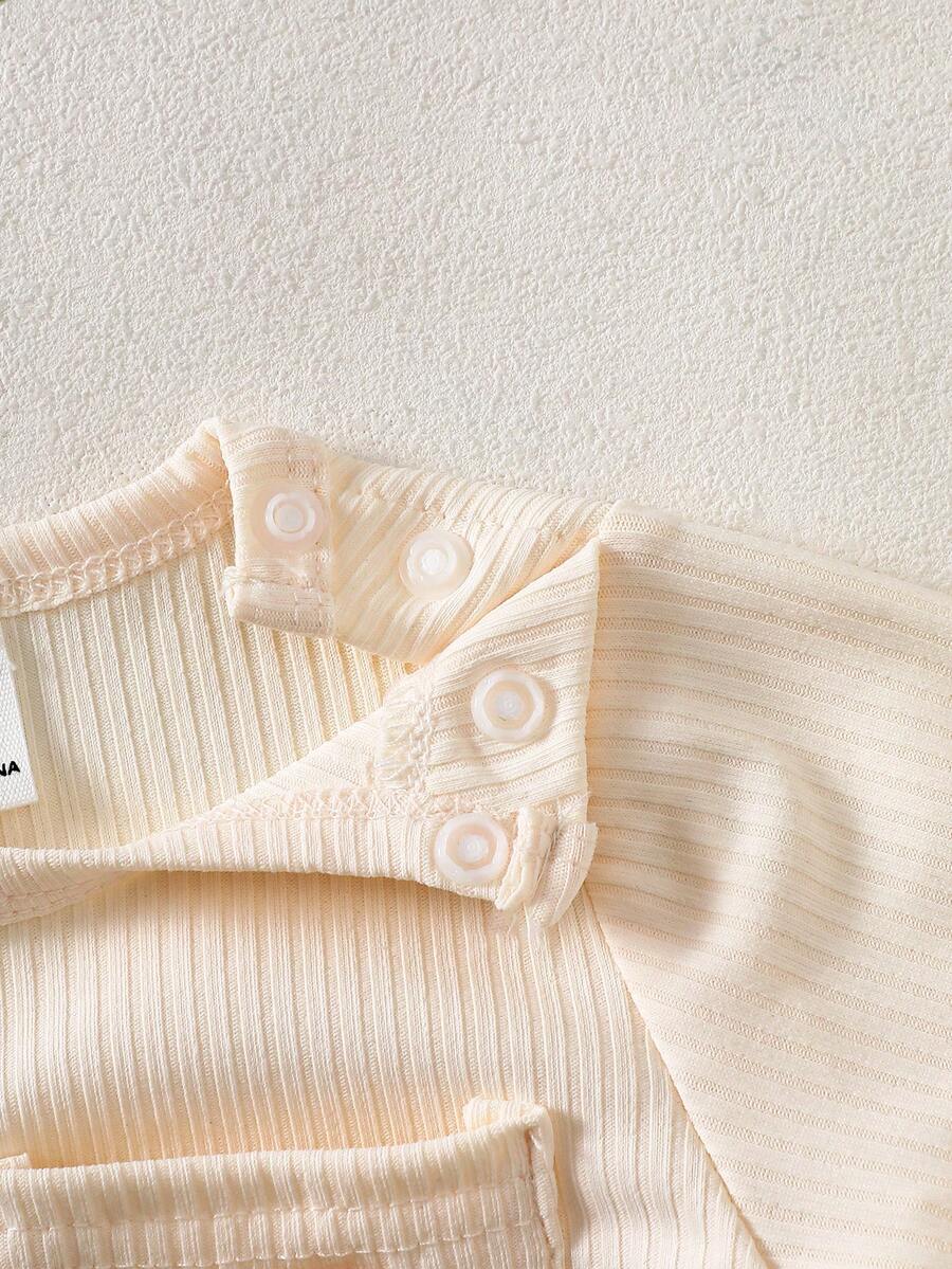 Bear Pattern Textured Pocket Top for Cute Daily Wear
