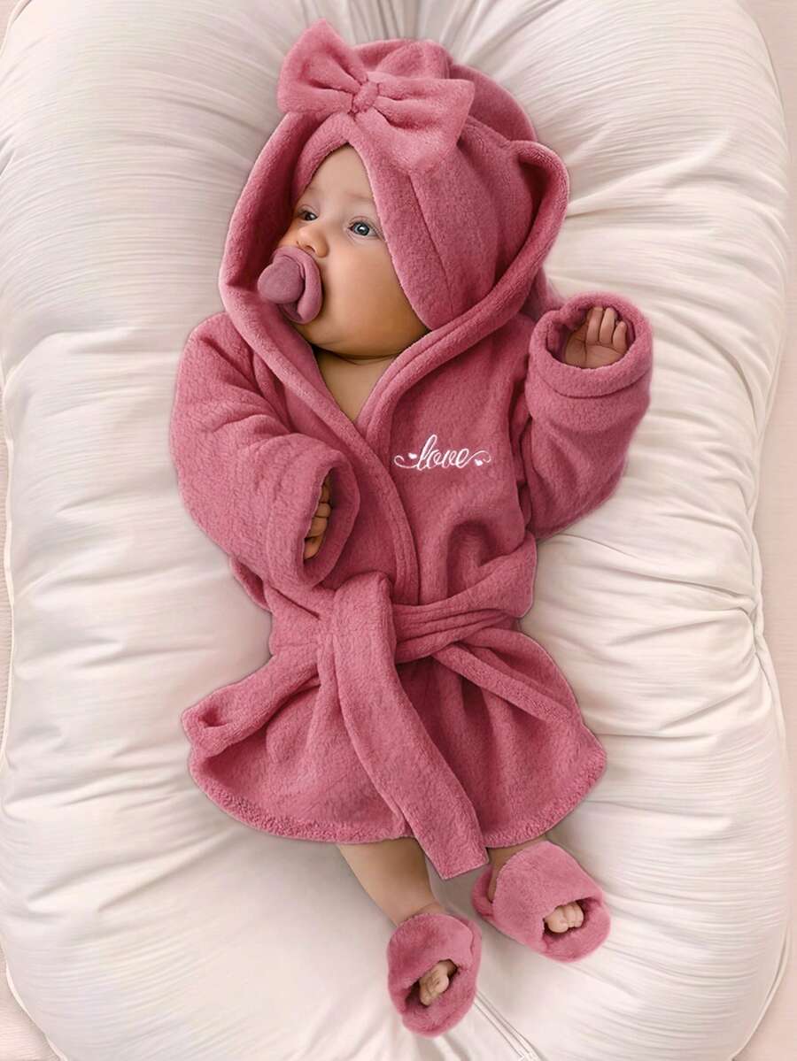 Infant Photoshoot Outfits with Love Embroidery - Lovely Bathrobe Prop Set for Newborns