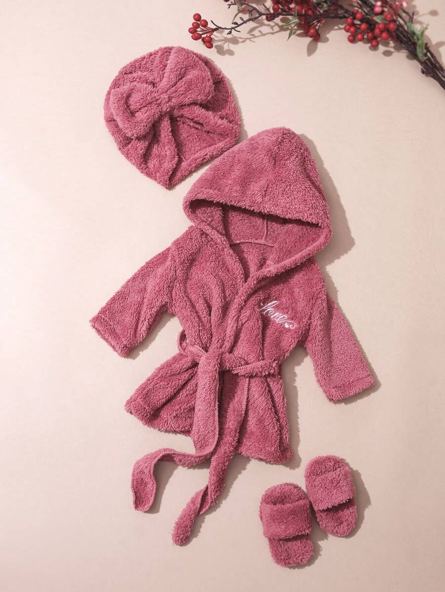 Infant Photoshoot Outfits with Love Embroidery - Lovely Bathrobe Prop Set for Newborns