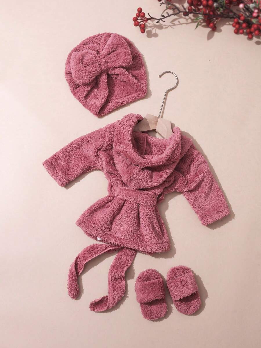 Infant Photoshoot Outfits with Love Embroidery - Lovely Bathrobe Prop Set for Newborns