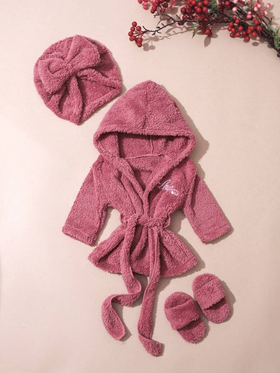 Infant Photoshoot Outfits with Love Embroidery - Lovely Bathrobe Prop Set for Newborns