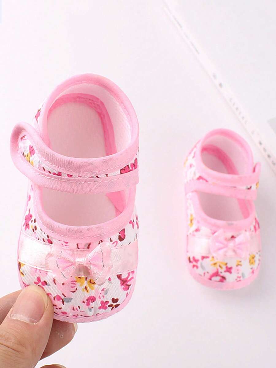Infant Girls' Princess Shoes Socks – Delicate Lace Bow & Soft Sole, Non-Slip First Walkers for 0-12 Months