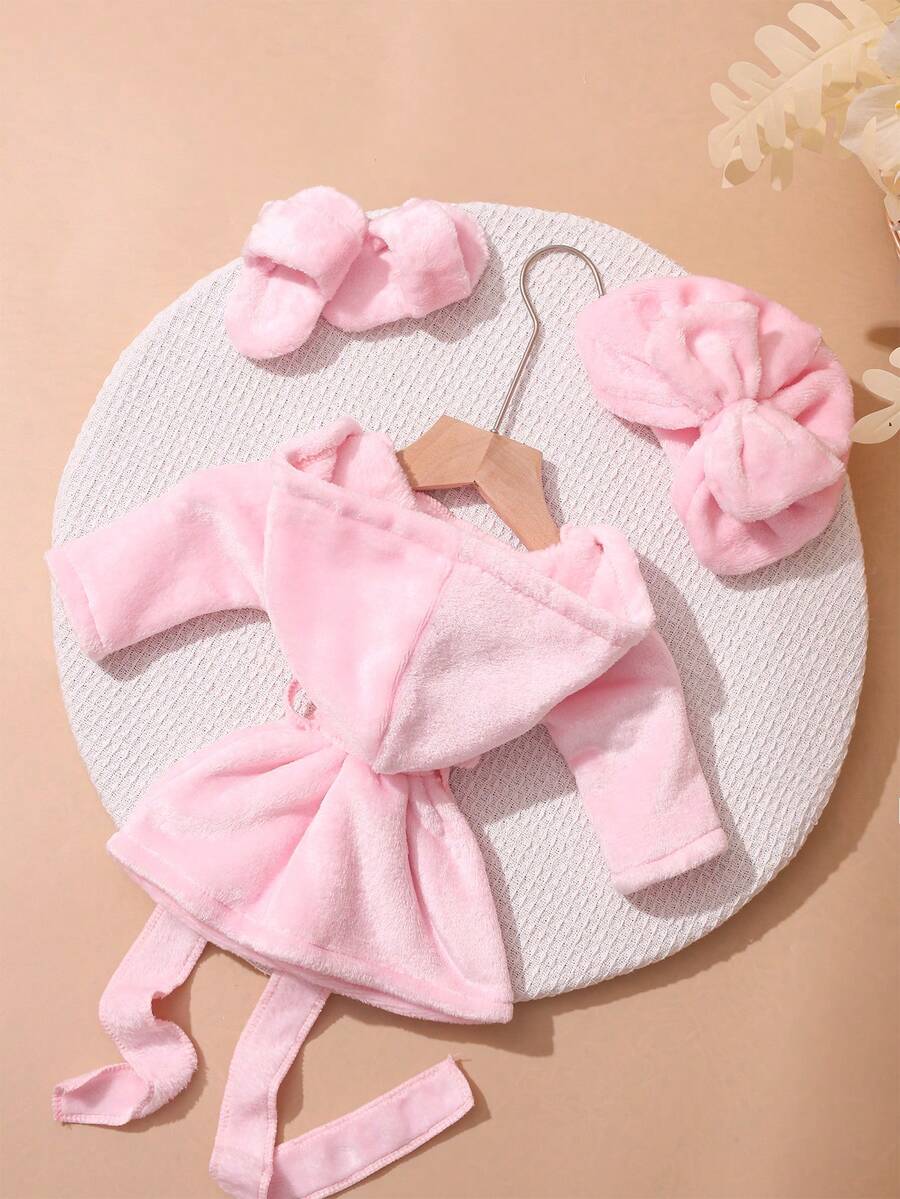 Infant Photoshoot Outfits with Love Embroidery - Lovely Bathrobe Prop Set for Newborns