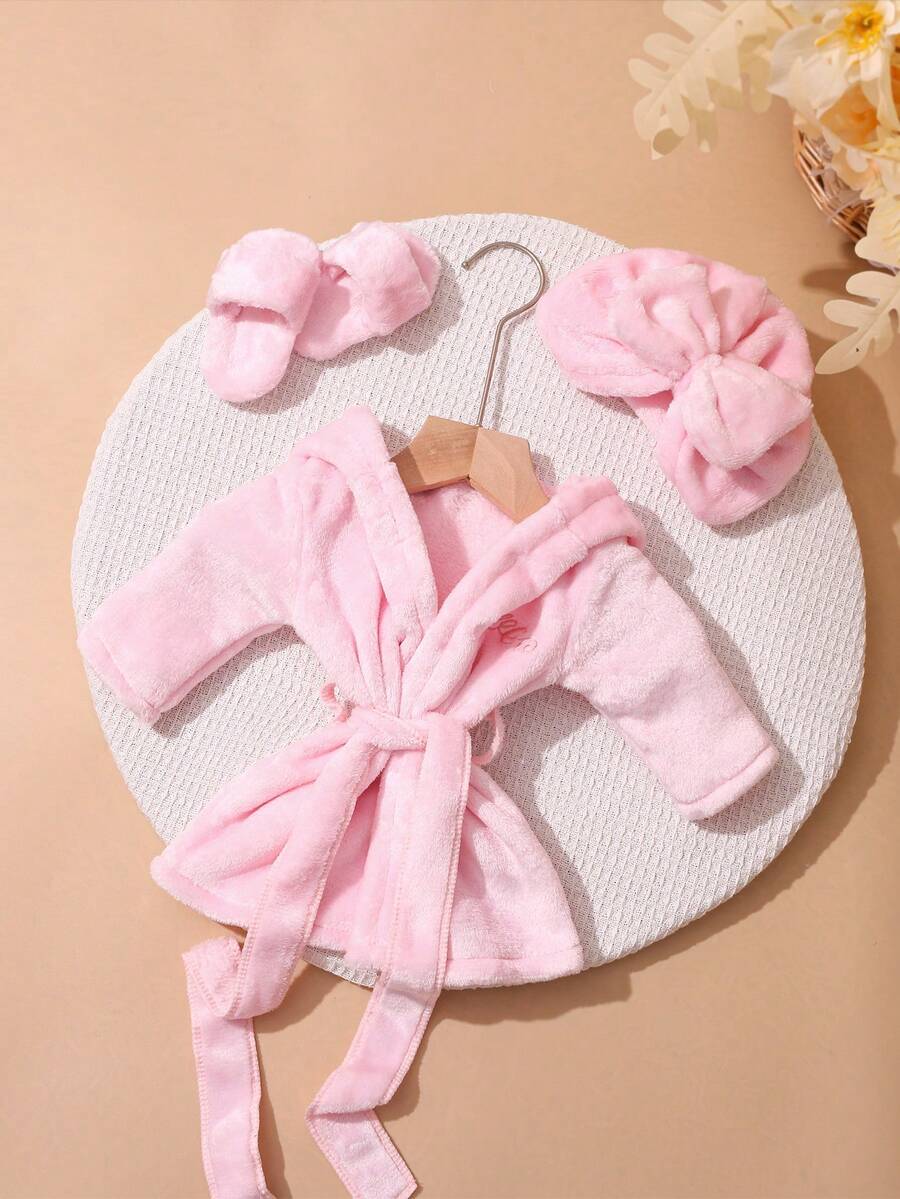 Infant Photoshoot Outfits with Love Embroidery - Lovely Bathrobe Prop Set for Newborns