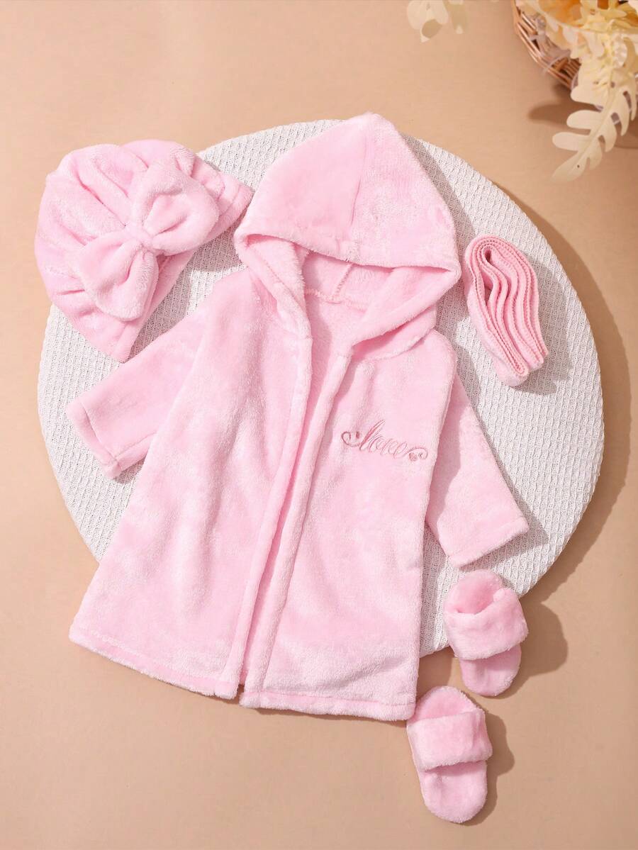 Infant Photoshoot Outfits with Love Embroidery - Lovely Bathrobe Prop Set for Newborns
