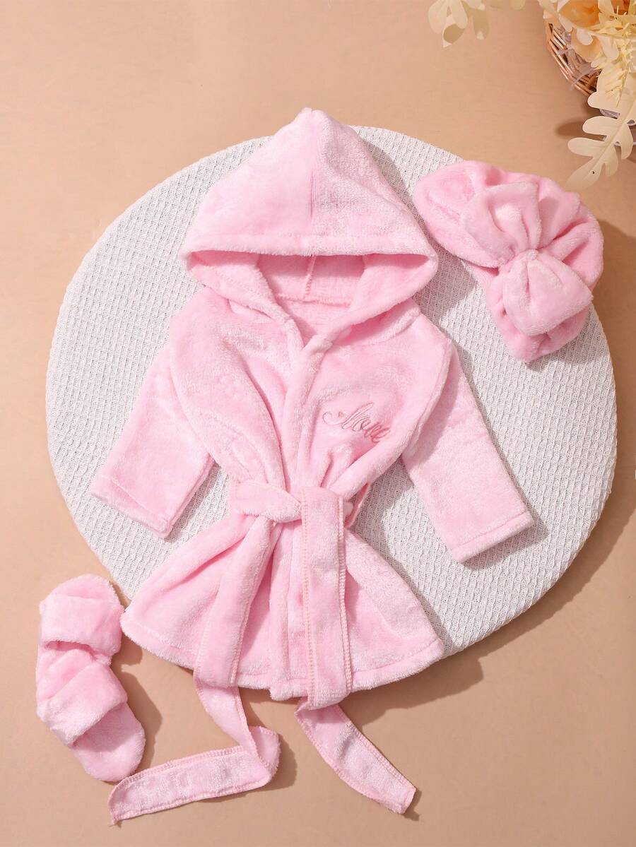 Infant Photoshoot Outfits with Love Embroidery - Lovely Bathrobe Prop Set for Newborns
