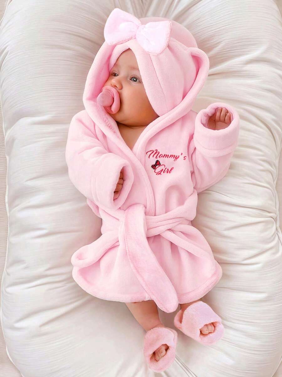 Infant Photoshoot Outfits with Love Embroidery - Lovely Bathrobe Prop Set for Newborns