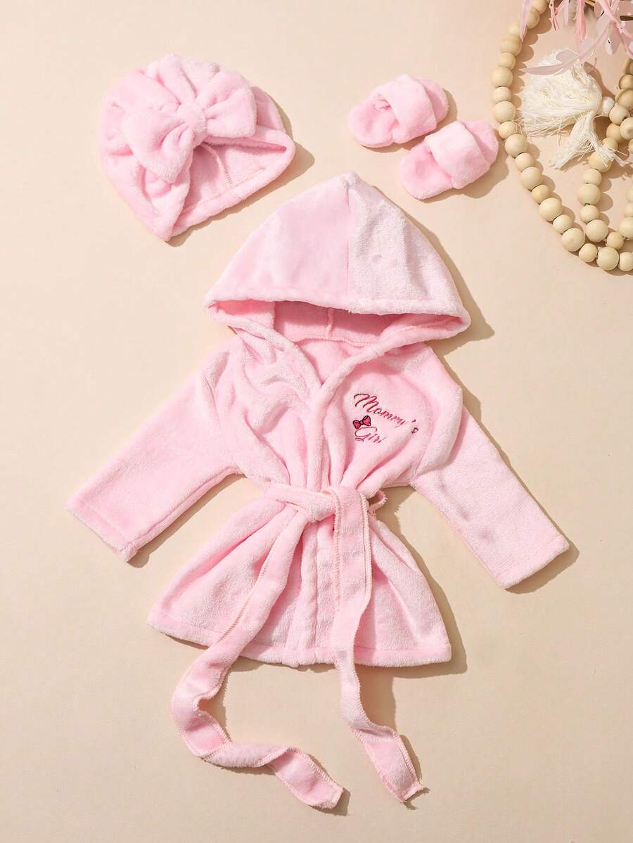 Infant Photoshoot Outfits with Love Embroidery - Lovely Bathrobe Prop Set for Newborns