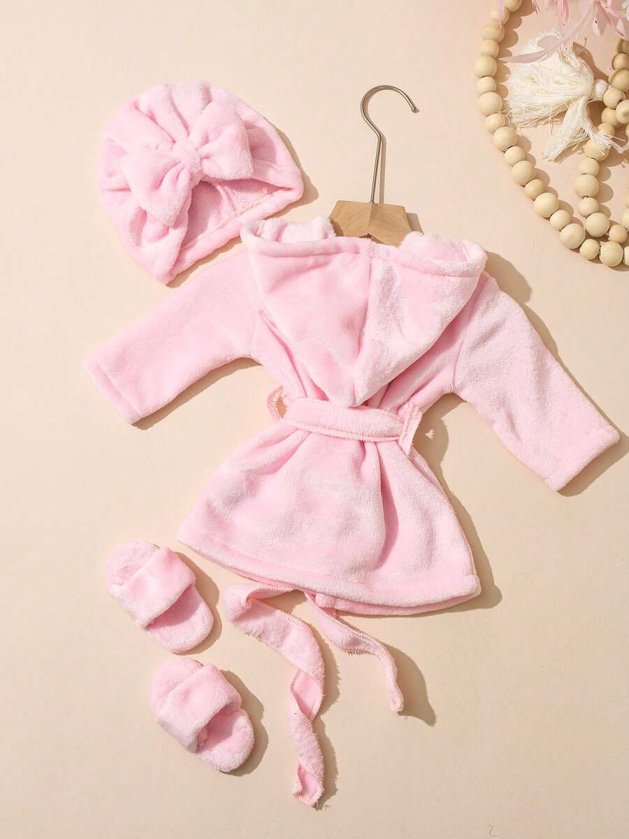 Infant Photoshoot Outfits with Love Embroidery - Lovely Bathrobe Prop Set for Newborns