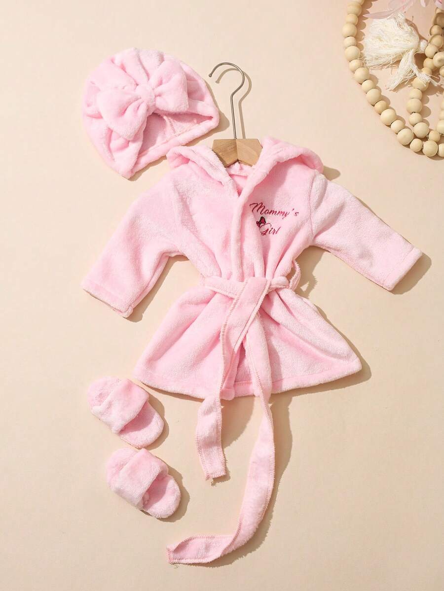 Infant Photoshoot Outfits with Love Embroidery - Lovely Bathrobe Prop Set for Newborns