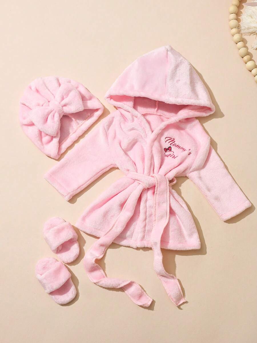 Infant Photoshoot Outfits with Love Embroidery - Lovely Bathrobe Prop Set for Newborns