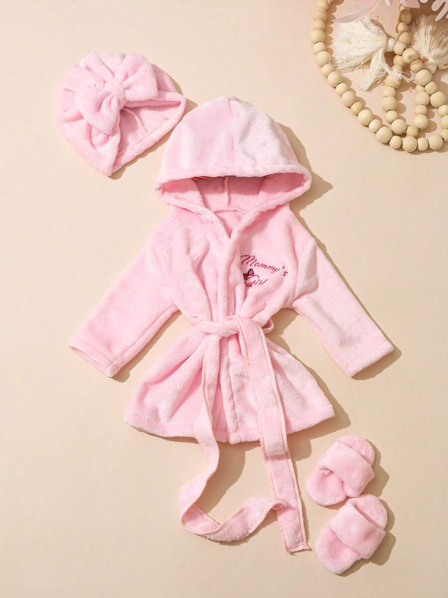 Infant Photoshoot Outfits with Love Embroidery - Lovely Bathrobe Prop Set for Newborns