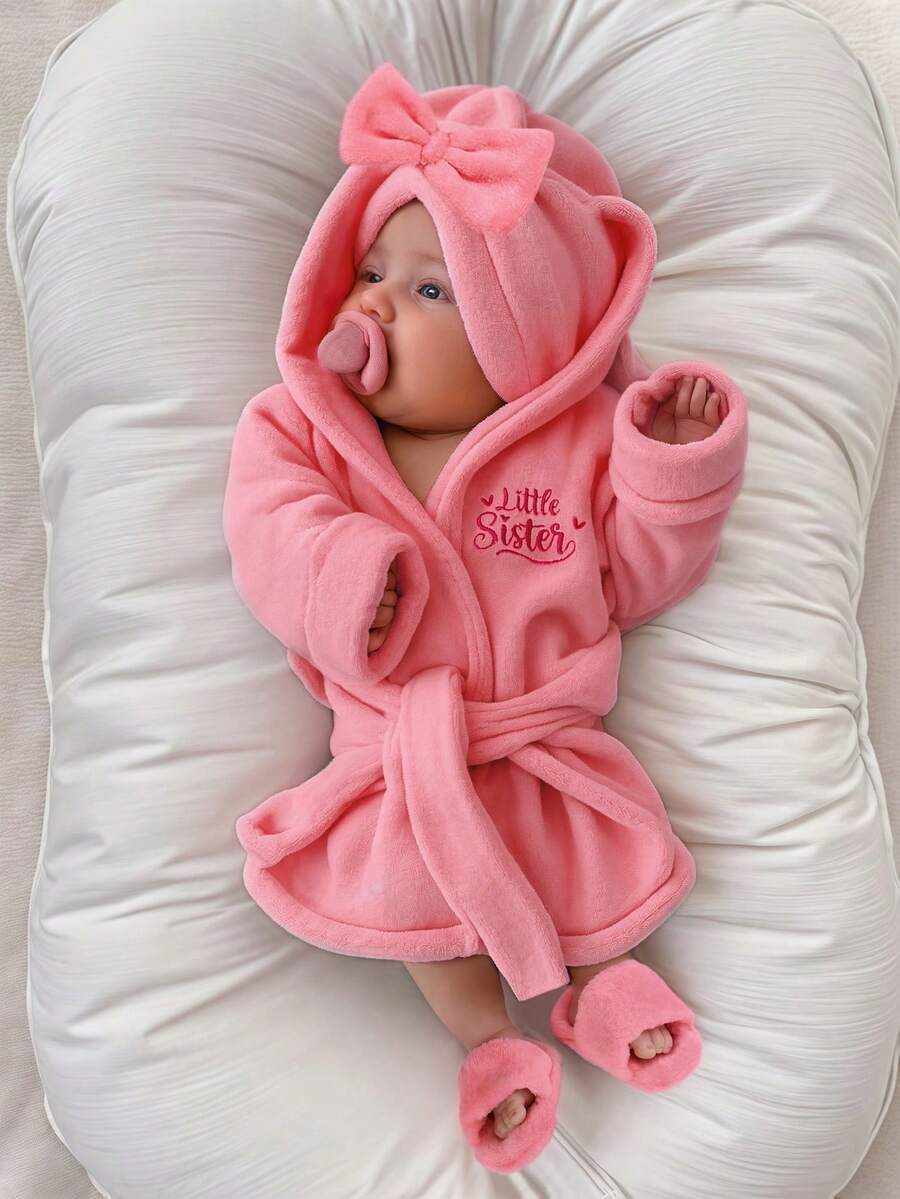 Infant Photoshoot Outfits with Love Embroidery - Lovely Bathrobe Prop Set for Newborns