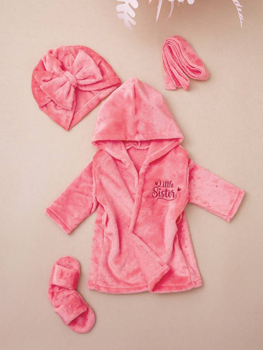Infant Photoshoot Outfits with Love Embroidery - Lovely Bathrobe Prop Set for Newborns