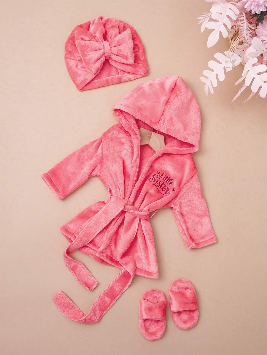 Infant Photoshoot Outfits with Love Embroidery - Lovely Bathrobe Prop Set for Newborns