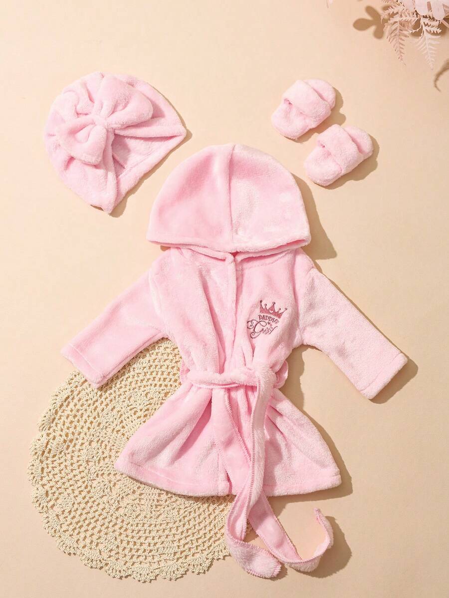 Infant Photoshoot Outfits with Love Embroidery - Lovely Bathrobe Prop Set for Newborns