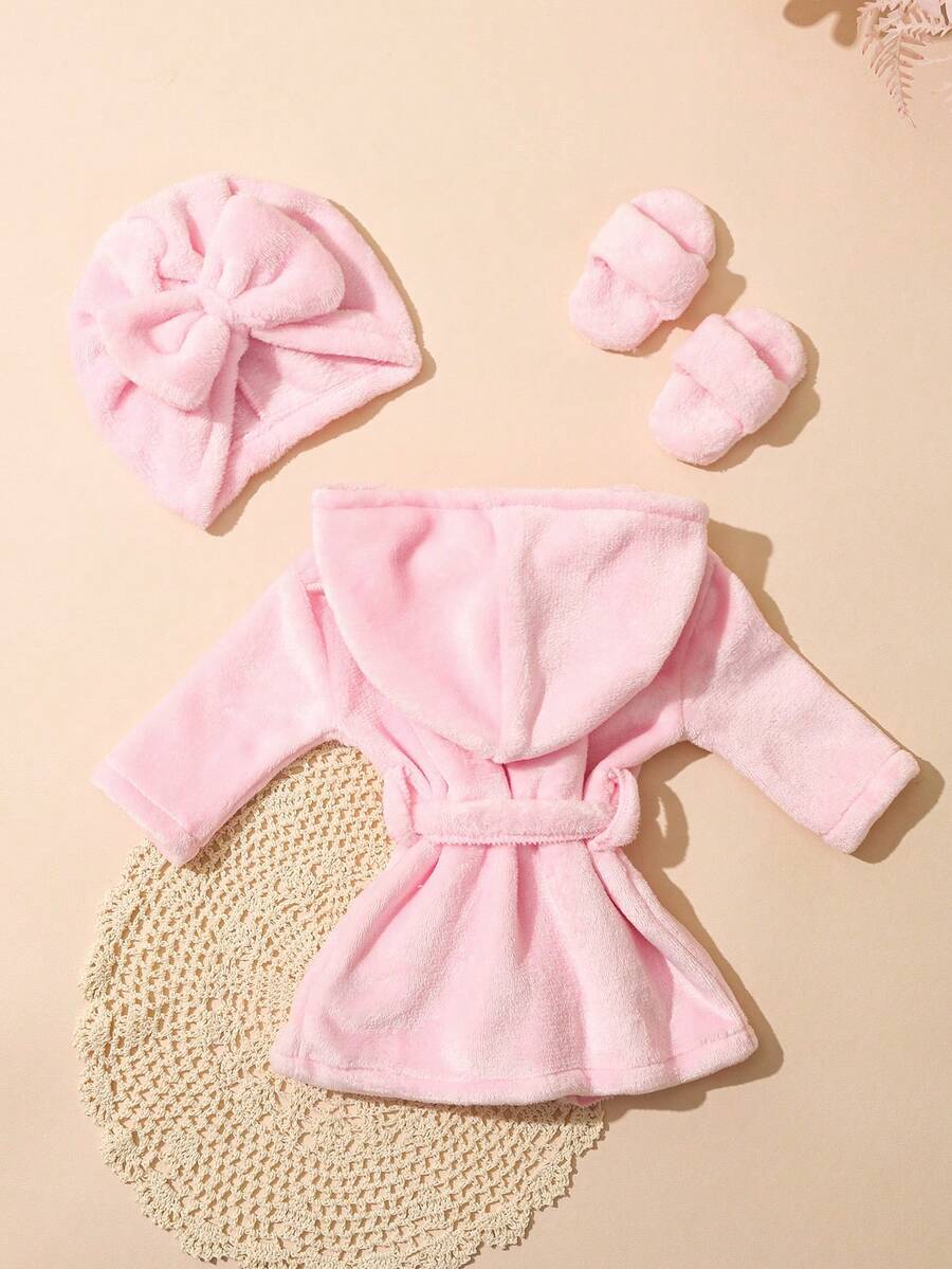 Infant Photoshoot Outfits with Love Embroidery - Lovely Bathrobe Prop Set for Newborns