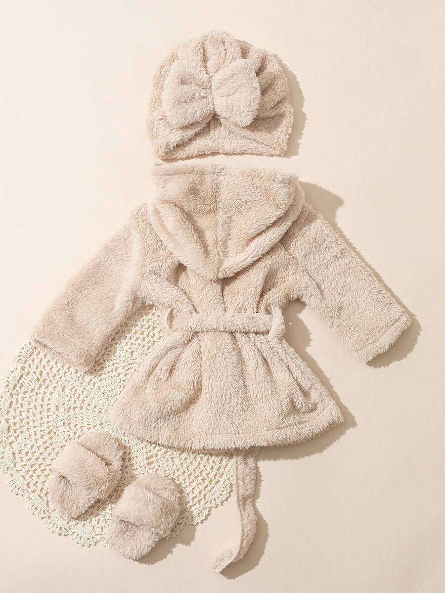 Infant Photoshoot Outfits with Love Embroidery - Lovely Bathrobe Prop Set for Newborns