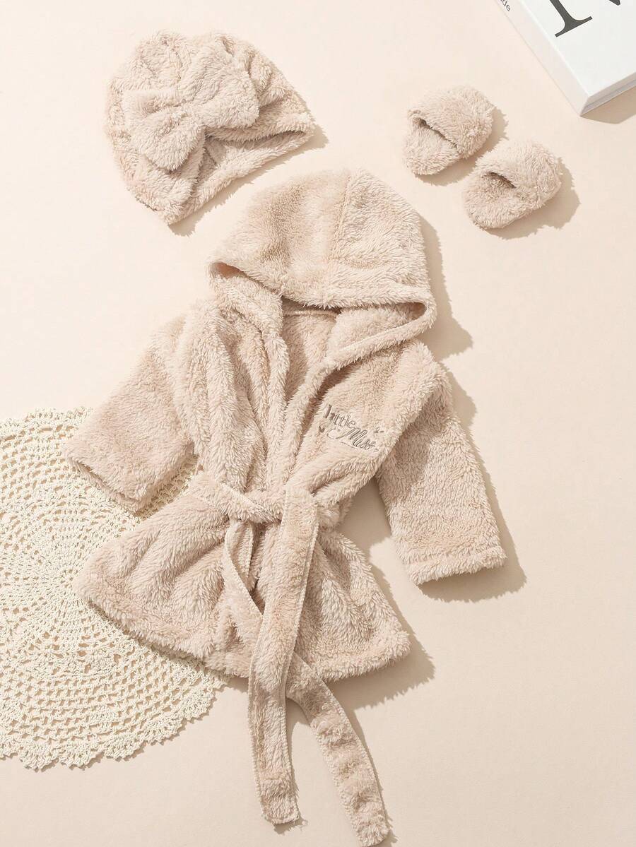 Infant Photoshoot Outfits with Love Embroidery - Lovely Bathrobe Prop Set for Newborns