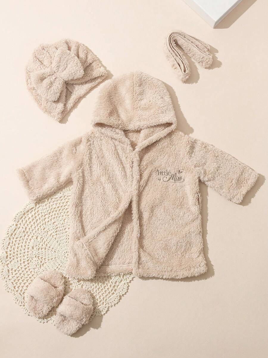 Infant Photoshoot Outfits with Love Embroidery - Lovely Bathrobe Prop Set for Newborns