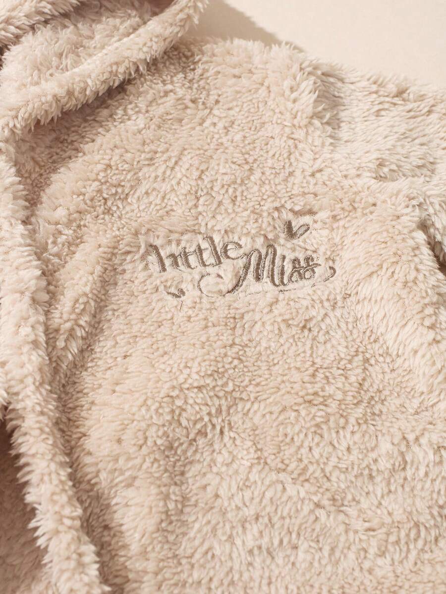 Infant Photoshoot Outfits with Love Embroidery - Lovely Bathrobe Prop Set for Newborns
