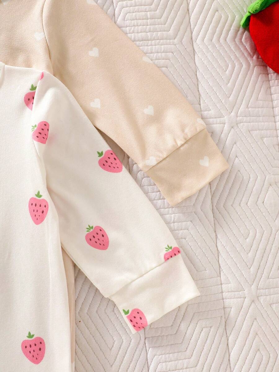 2PCS Baby Strawberry Print Long Sleeve Romper Set for Spring and Autumn Wear