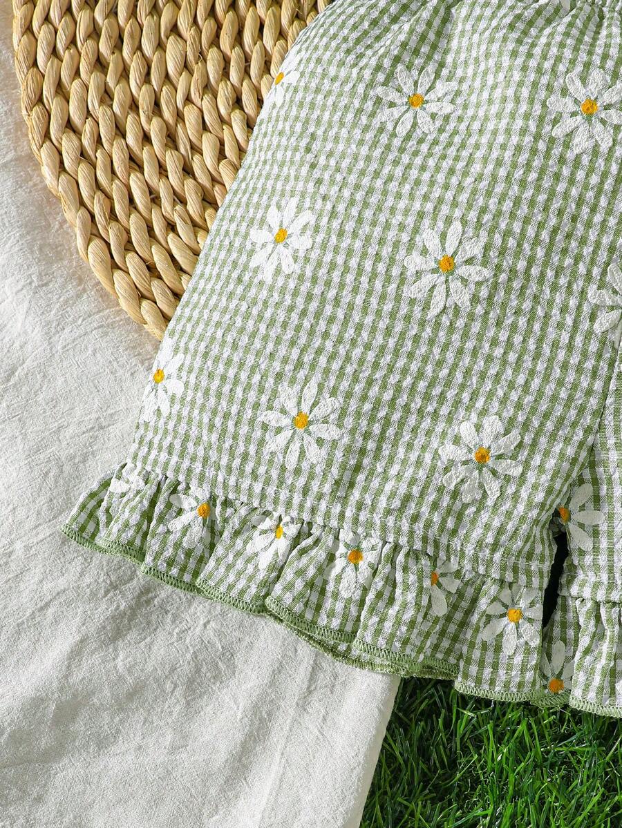 Baby Green Gingham Daisy Print Outfit Set for Cute Summer Daily Wear and Outings
