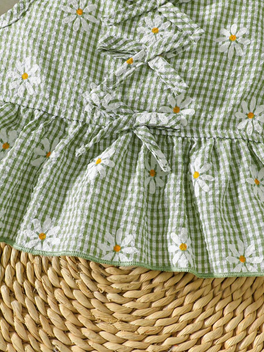 Baby Green Gingham Daisy Print Outfit Set for Cute Summer Daily Wear and Outings