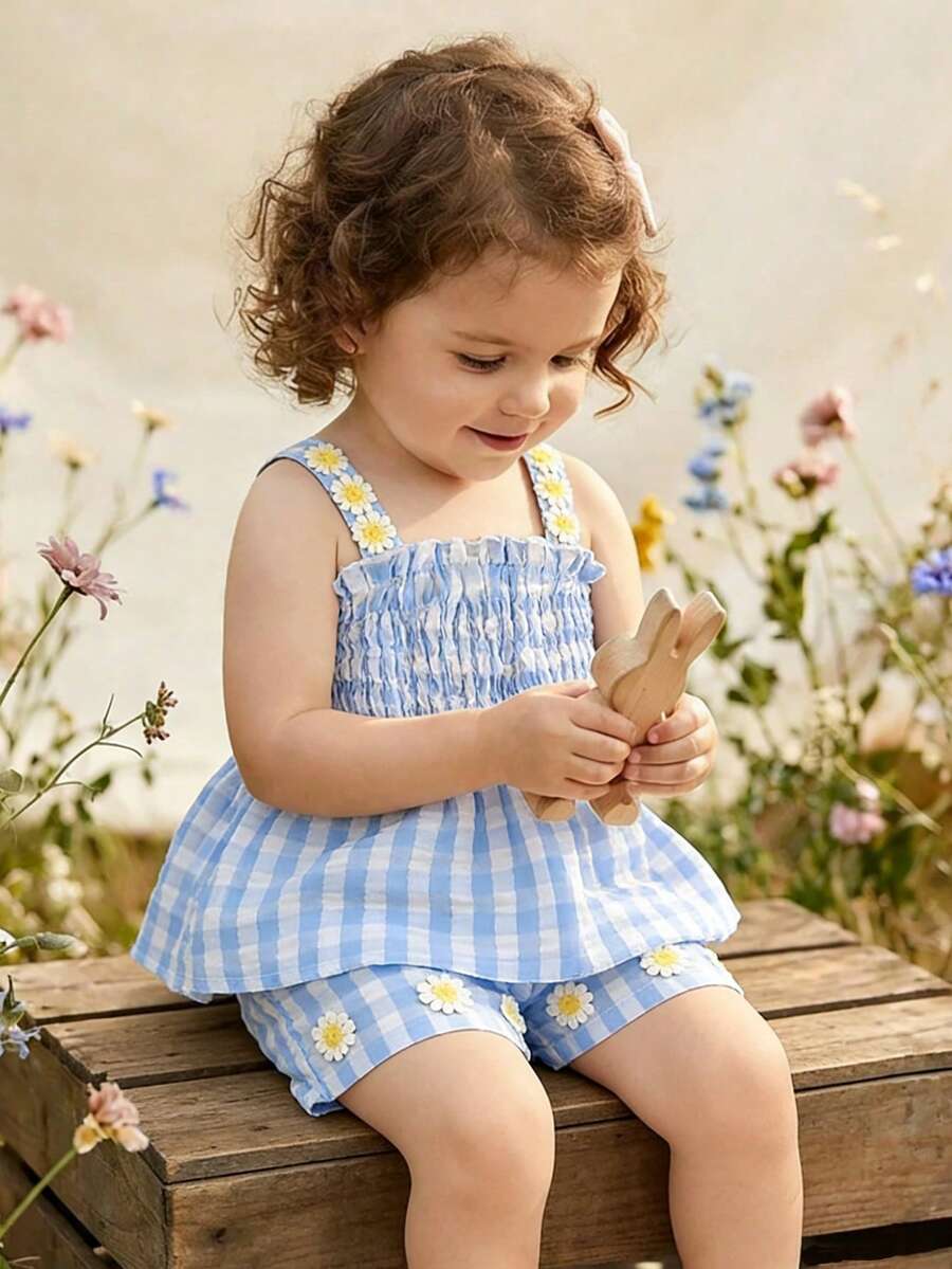 Cute Camisole And Shorts Set For Toddler Girls With Stripe Bow Detail