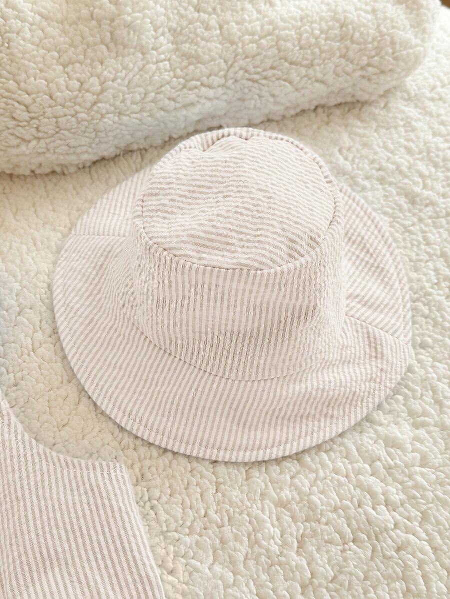 2PCS Baby Duck Striped Sleeveless Romper and Hat Set for Cute Summer Daily Wear