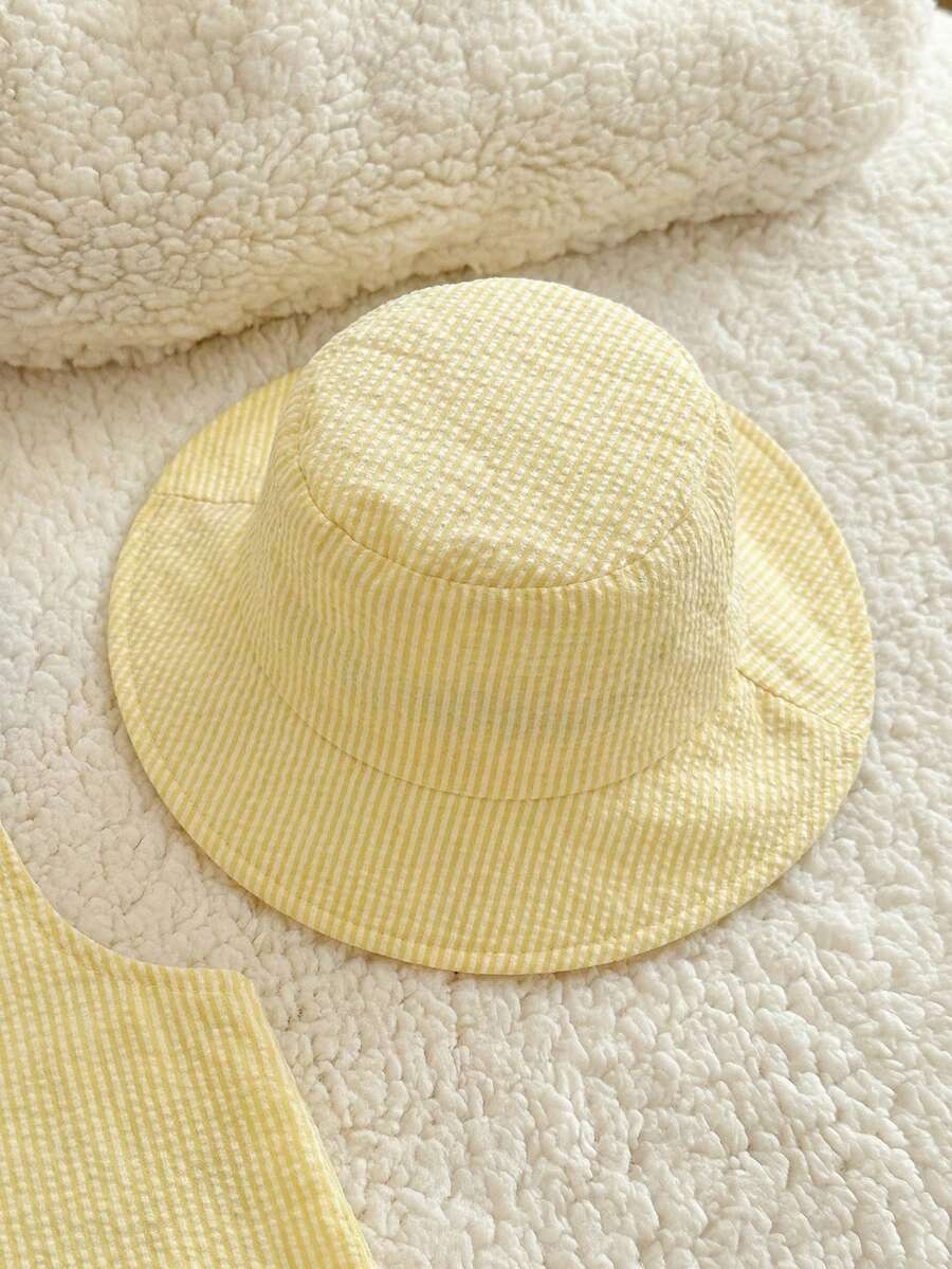 2PCS Baby Duck Striped Sleeveless Romper and Hat Set for Cute Summer Daily Wear