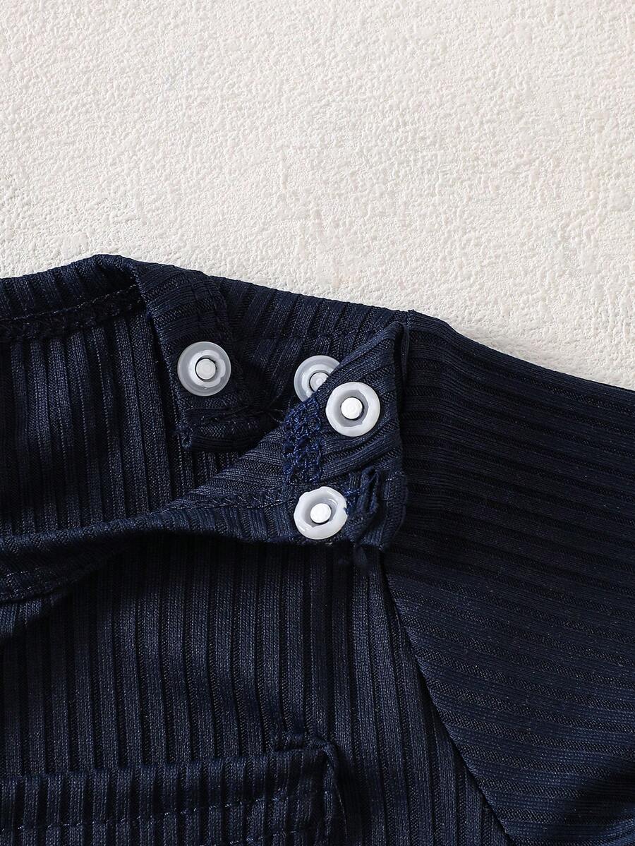 Bear Pattern Textured Pocket Top for Cute Daily Wear