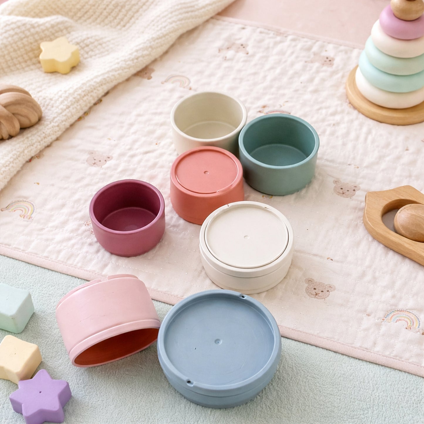 8-Piece Baby Stacking Cups Set - Fun Bath & Beach Nesting Toys - Early Learning Sensory Cups for Water & Sand Play (0-12 Months)